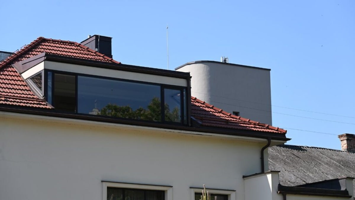 Zwarte en strakke dakkapel zorgt voor meer woonruimte en lichtinval in huis