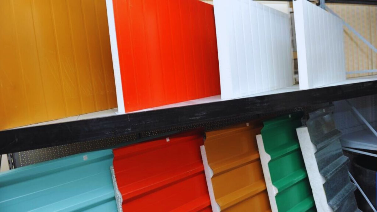 Dakplaten met isolatie uitvoeringen en kleuren