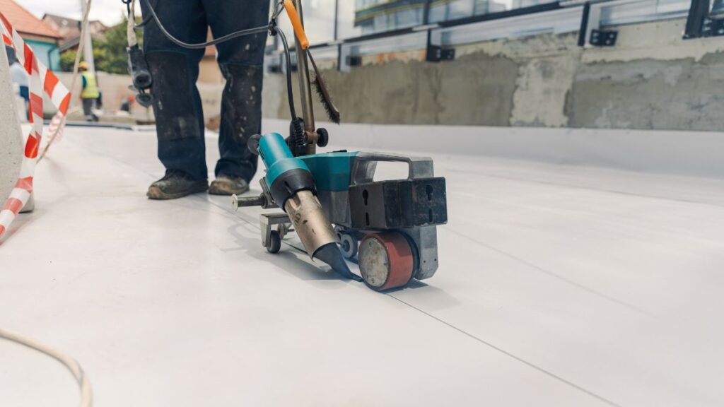 pvc dak monteren met machine